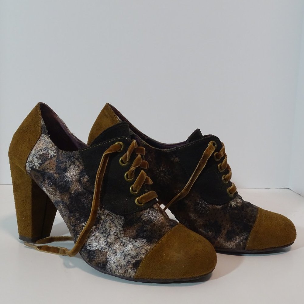 Desigual floral heel wedge.